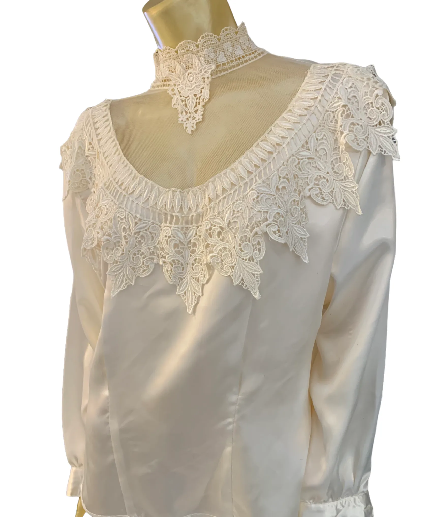 Leaf lace pattern high neck long sleeve blouse