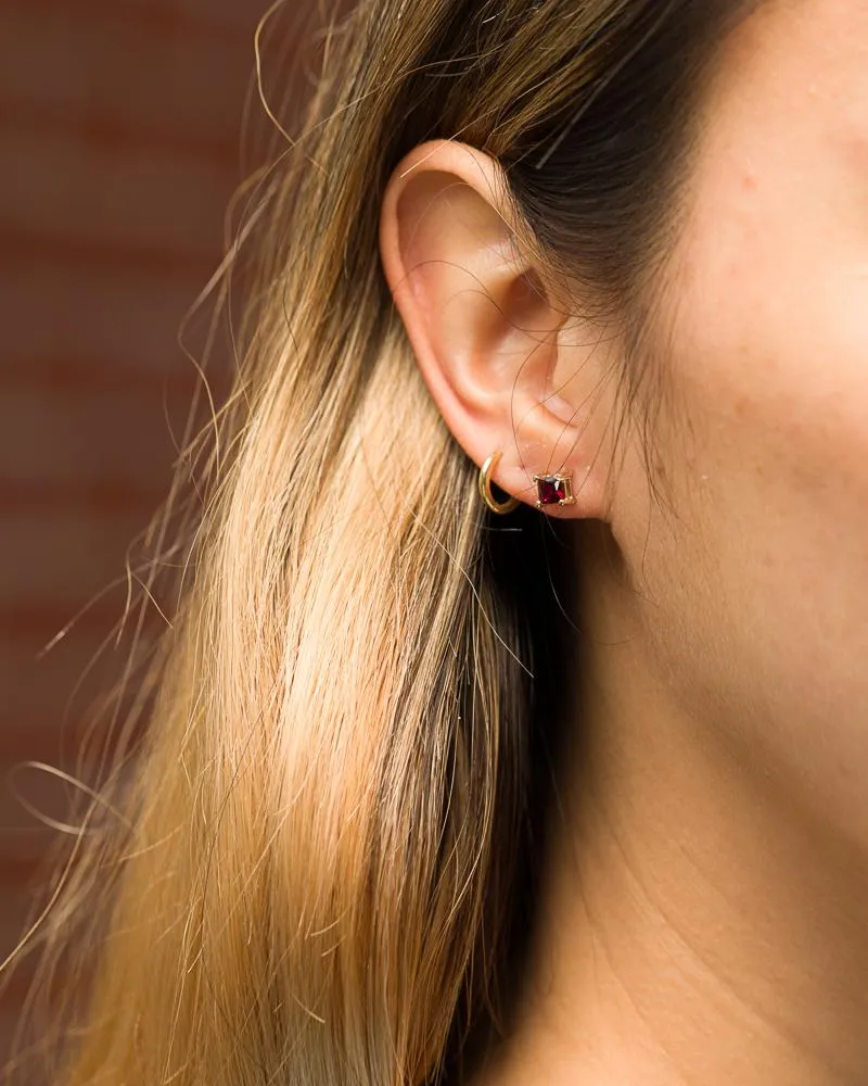 Stud Earrings in 14k Yellow Gold with Anthill Garnet Princess cut