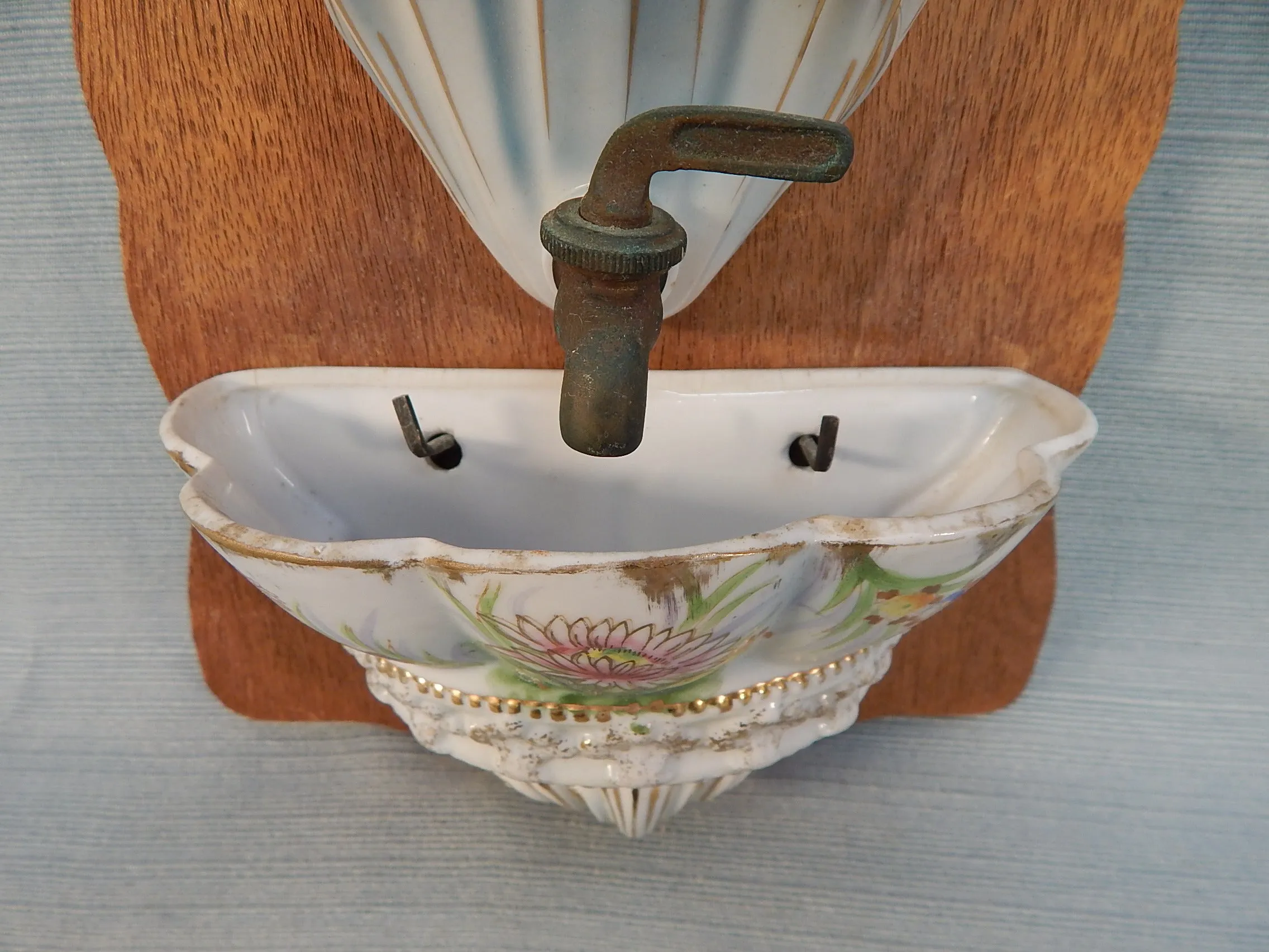 Vintage Hand-Painted Lavabo - Very Good Condition