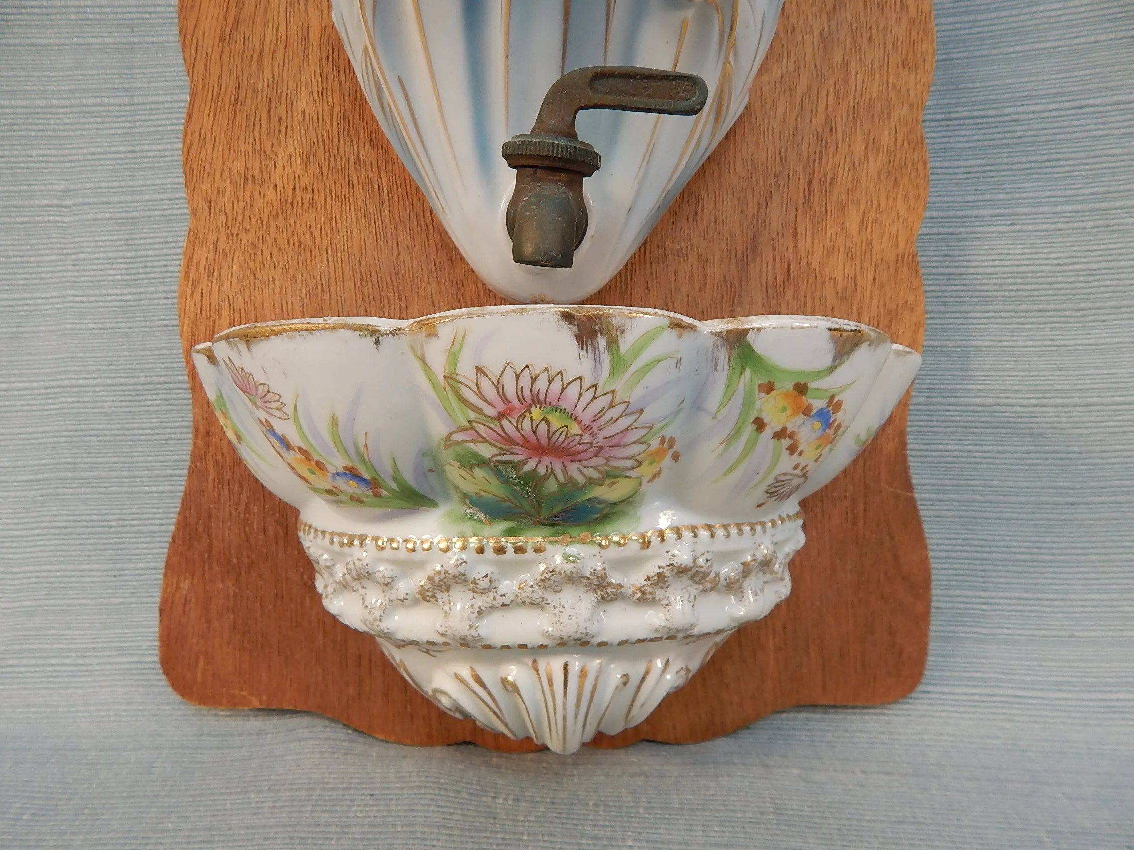 Vintage Hand-Painted Lavabo - Very Good Condition